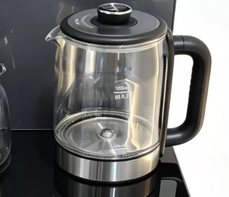 Heating kettle with blue indicator light